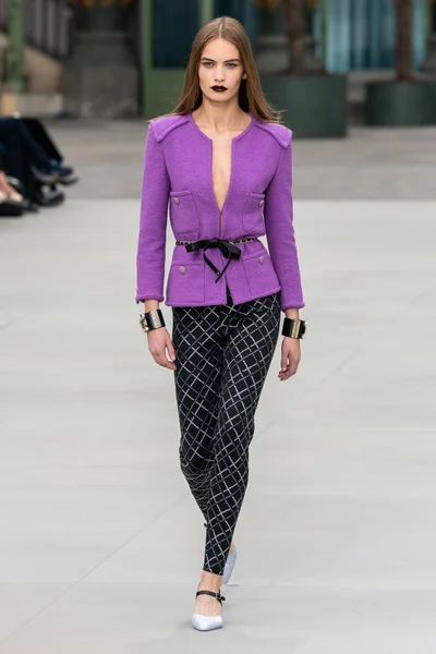 Look 15